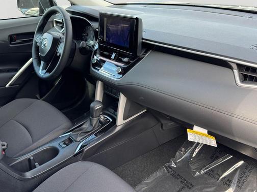 2025 Toyota Corolla Cross LE