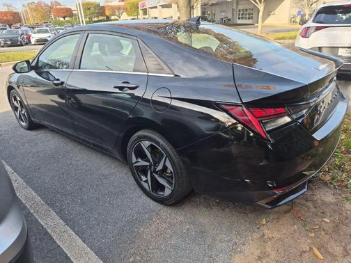 2022 Hyundai ELANTRA HEV Limited