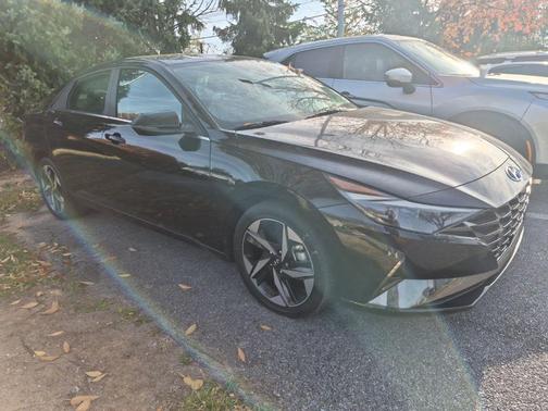 2022 Hyundai ELANTRA HEV Limited