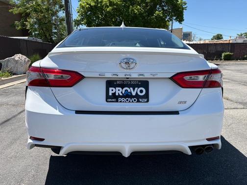 Super White 2019 Toyota Camry SE