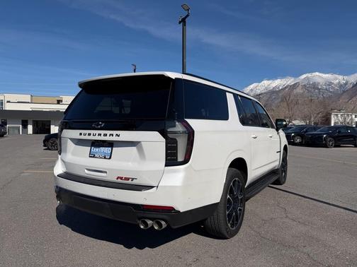 2025 Chevrolet Suburban RST