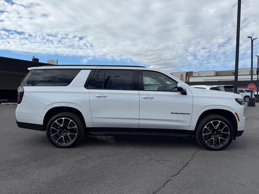 2025 Chevrolet Suburban RST
