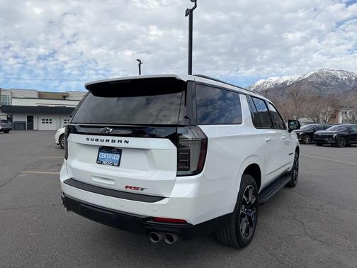 2025 Chevrolet Suburban RST