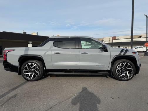 2025 Chevrolet Silverado EV RST