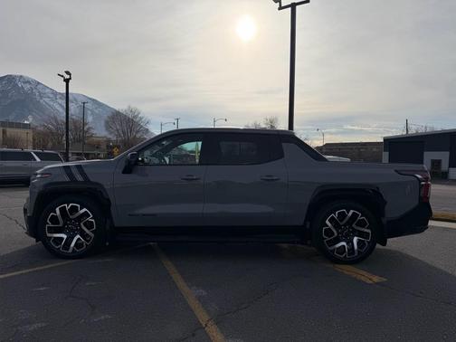 2025 Chevrolet Silverado EV RST