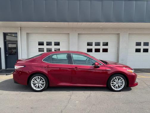 2018 Toyota Camry Hybrid XLE