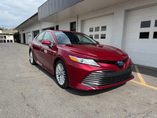 2018 Toyota Camry Hybrid XLE