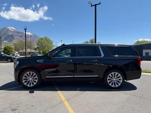 Onyx Black 2024 GMC Yukon XL Denali