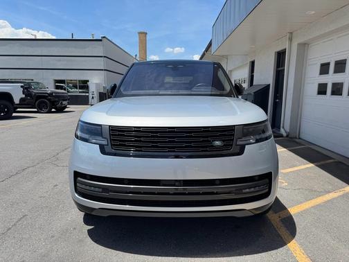 2023 Land Rover Range Rover P530 SE