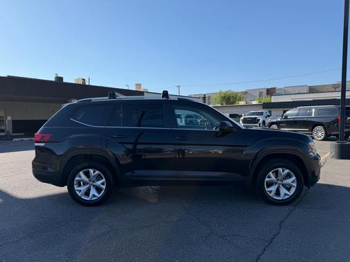 Deep Black Pearl Effect 2018 Volkswagen Atlas 3.6L SE w/Technology