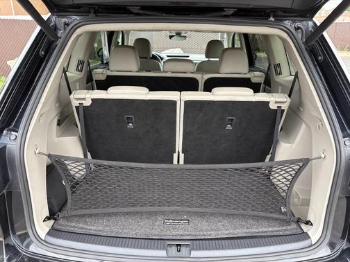 Deep Black Pearl Effect 2018 Volkswagen Atlas 3.6L SE w/Technology