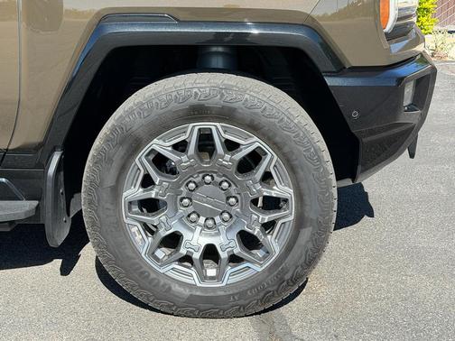Deep 2024 GMC HUMMER EV SUV 3X