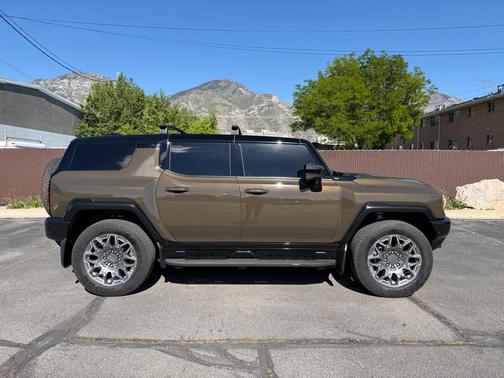 Deep 2024 GMC HUMMER EV SUV 3X