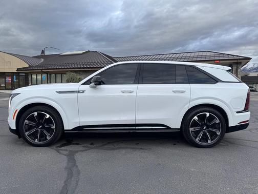 2025 Cadillac Escalade IQ Sport 2