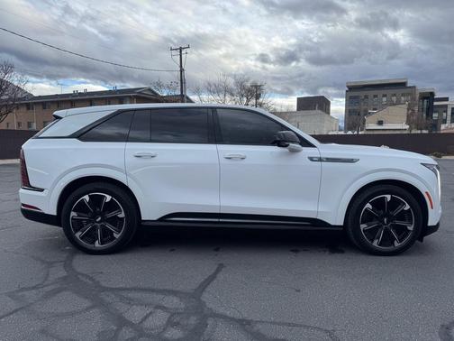 2025 Cadillac Escalade IQ Sport 2