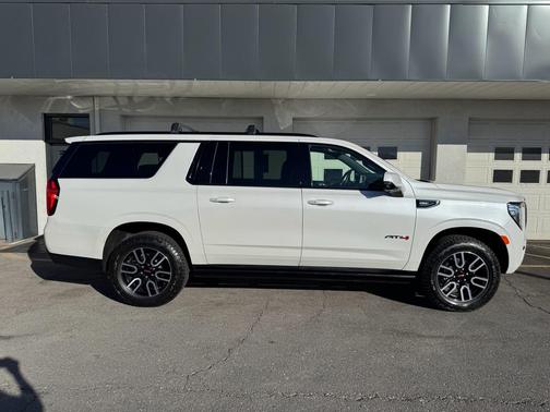 2024 GMC Yukon XL AT4
