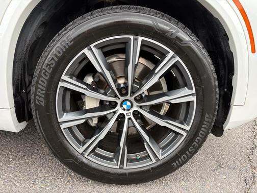 Mineral White Metallic 2022 BMW X5 xDrive40i