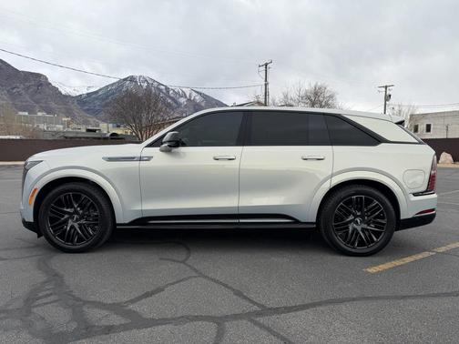 2025 Cadillac Escalade IQ Sport 2