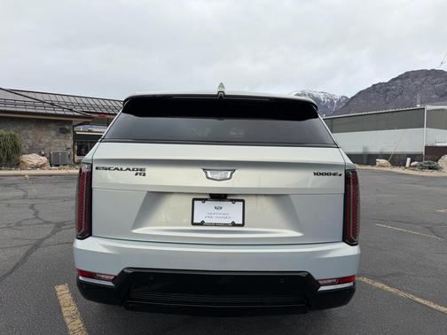 2025 Cadillac Escalade IQ Sport 2