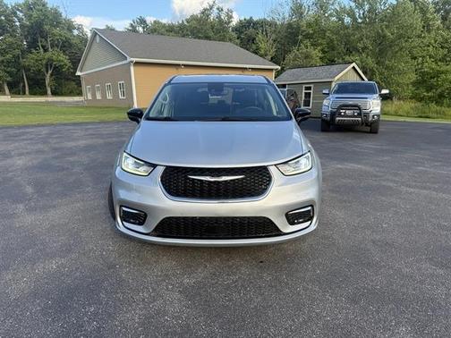 Silver Mist Clearcoat 2024 Chrysler Pacifica Touring-L
