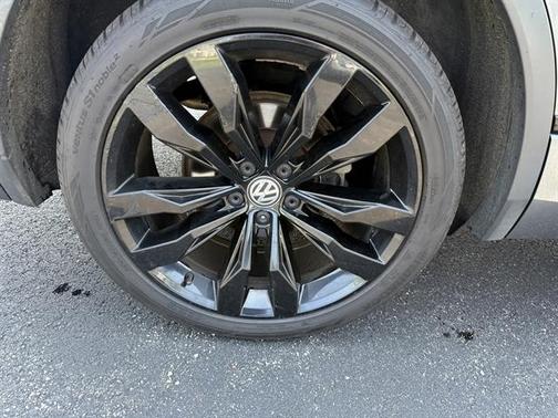 2021 Volkswagen Tiguan 2.0T SE R-Line Black