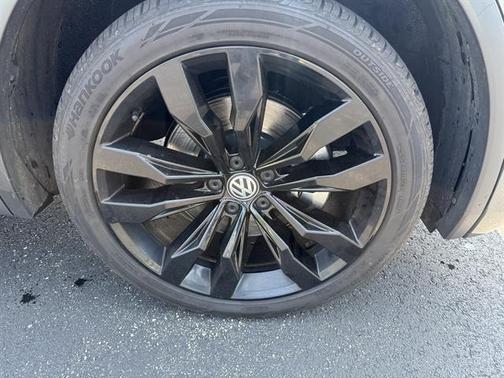 2021 Volkswagen Tiguan 2.0T SE R-Line Black