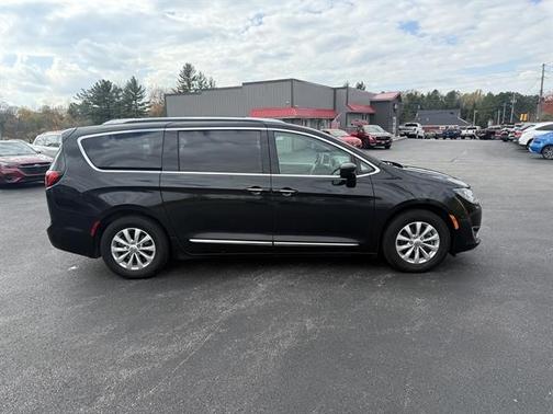 2018 Chrysler Pacifica Touring-L