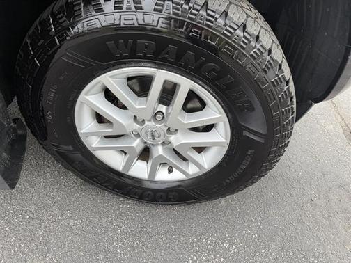 Super Black 2014 Nissan Frontier SV