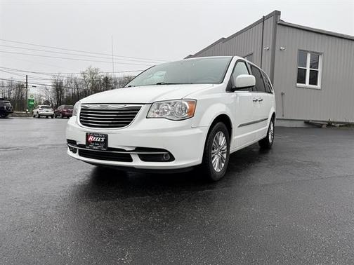2016 Chrysler Town & Country Touring-L