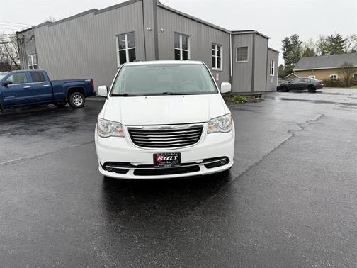 2016 Chrysler Town & Country Touring-L