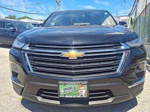 Mosaic Black Metallic 2023 Chevrolet Traverse LT Cloth