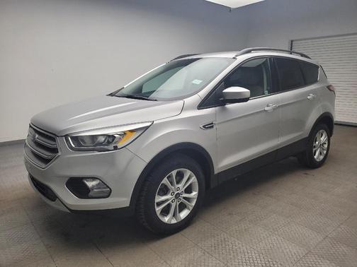Ingot Silver Metallic 2017 Ford Escape SE