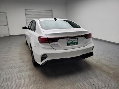 Snow White Pearl 2024 Kia Forte LXS