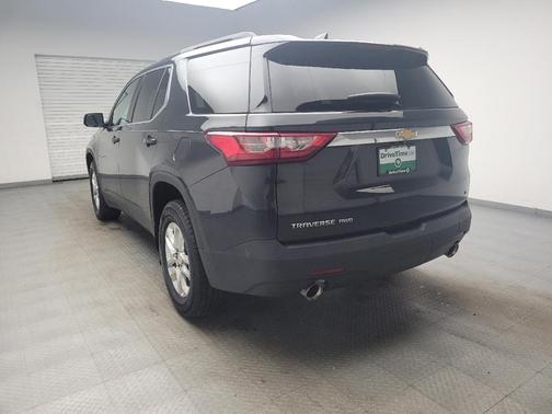 Graphite Metallic 2021 Chevrolet Traverse LT Cloth
