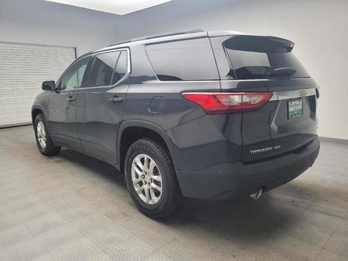 Graphite Metallic 2021 Chevrolet Traverse LT Cloth