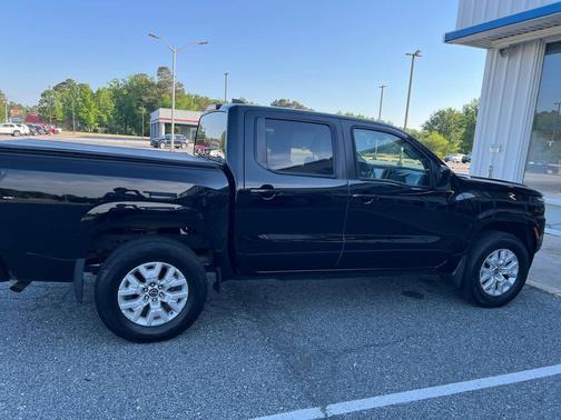 Super Black 2023 Nissan Frontier SV