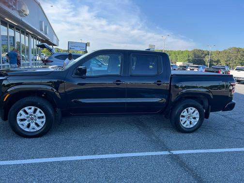 Super Black 2023 Nissan Frontier SV