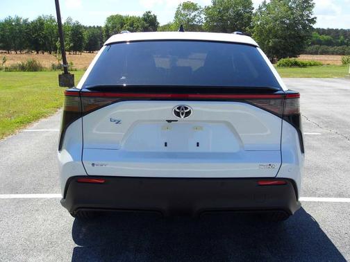 Wind Chill Pearl 2026 Toyota bZ XLE