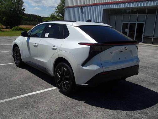 Wind Chill Pearl 2026 Toyota bZ XLE