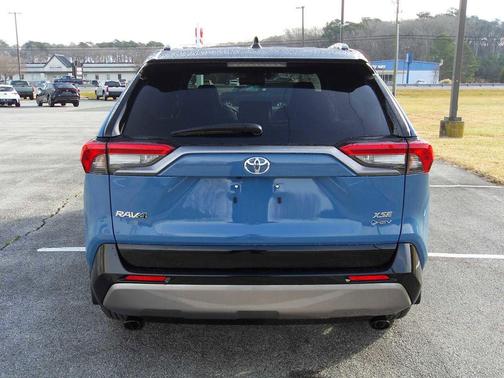 2025 Toyota RAV4 Hybrid SE