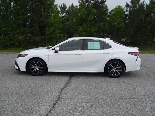 Ice Cap 2023 Toyota Camry SE