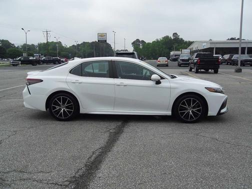 Ice Cap 2023 Toyota Camry SE