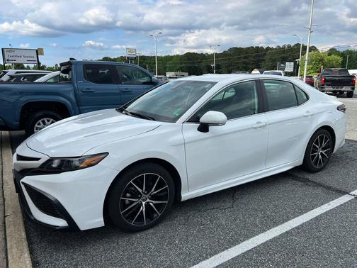 Ice Cap 2023 Toyota Camry SE