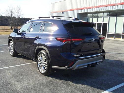 2026 Toyota Highlander Hybrid Platinum