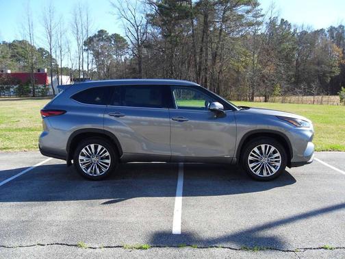 Heavy Metal 2026 Toyota Highlander Hybrid Platinum