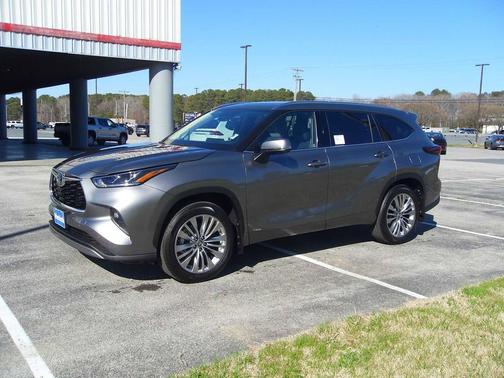 Heavy Metal 2026 Toyota Highlander Hybrid Platinum
