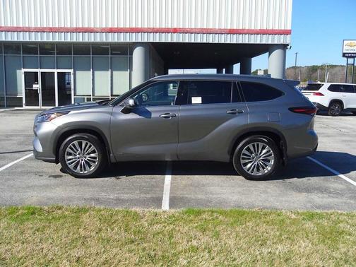 Heavy Metal 2026 Toyota Highlander Hybrid Platinum