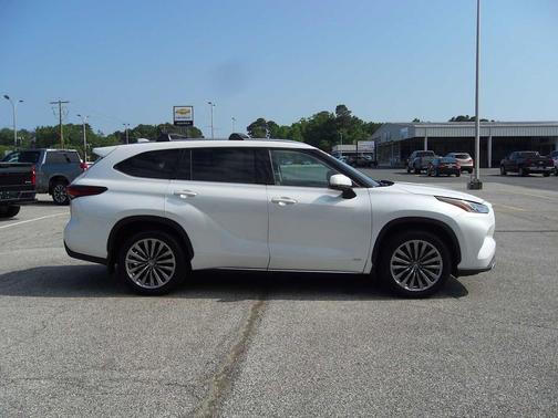 Wind Chill Pearl 2025 Toyota Highlander Hybrid Limited
