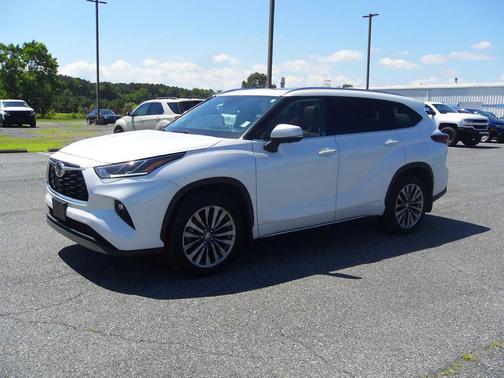 Wind Chill Pearl 2025 Toyota Highlander Hybrid Limited