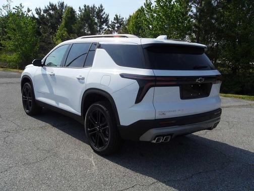 Summit White 2026 Chevrolet Traverse LT